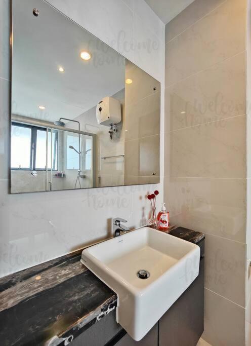 Bay Laurel, Country Garden Danga Bay Homestay By Welcome Home Johor Bahru Bagian luar foto